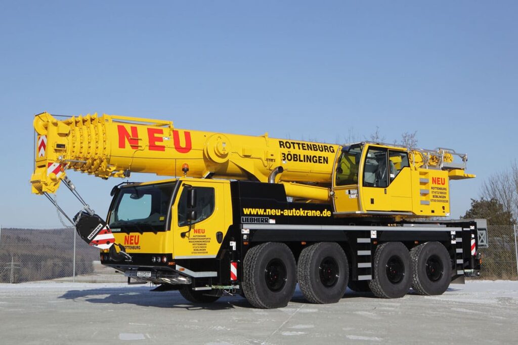 LIEBHERR LTM 100 4.1 mit 50m Mast