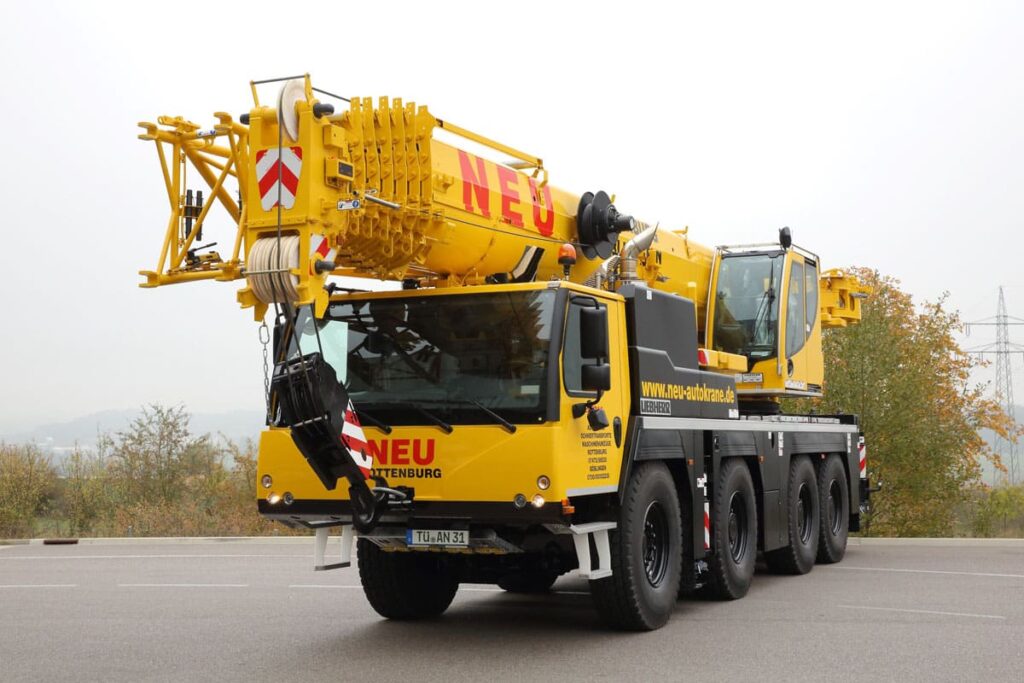 LIEBHERR LTM 100-4.2 mit 60m Mast